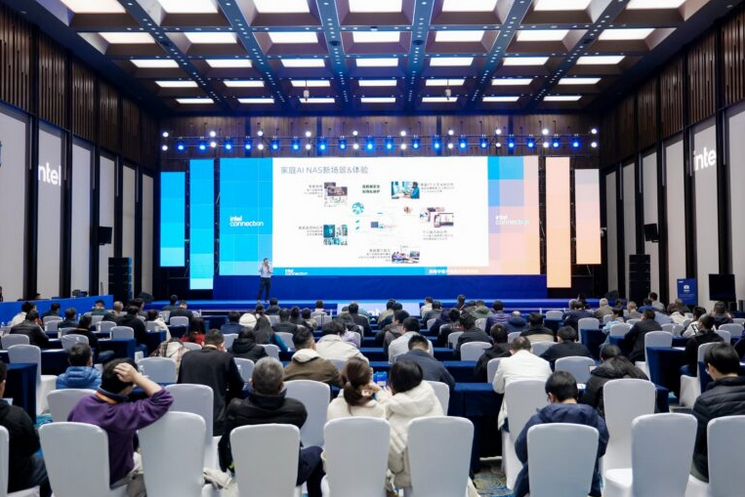 英特爾聚合生態(tài)力量，共塑AI NAS新格局：酷睿Ultra驅(qū)動(dòng)智慧本地算力與存儲(chǔ)創(chuàng)新